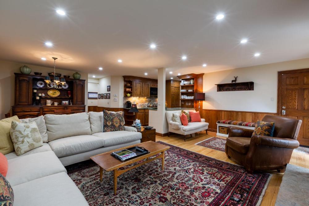 Texas Townhouse by Vail Realty